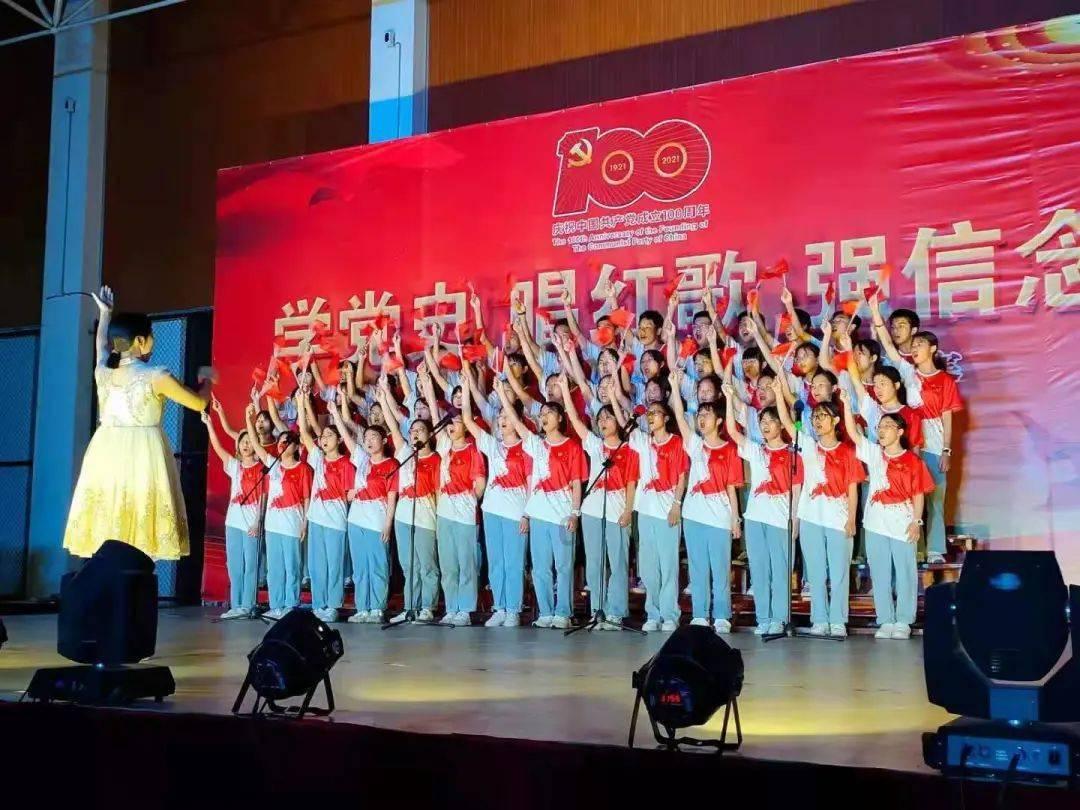给赌王擦背两月,差点当上五房,邓咏诗拿2亿分手费却嫁给穷小子